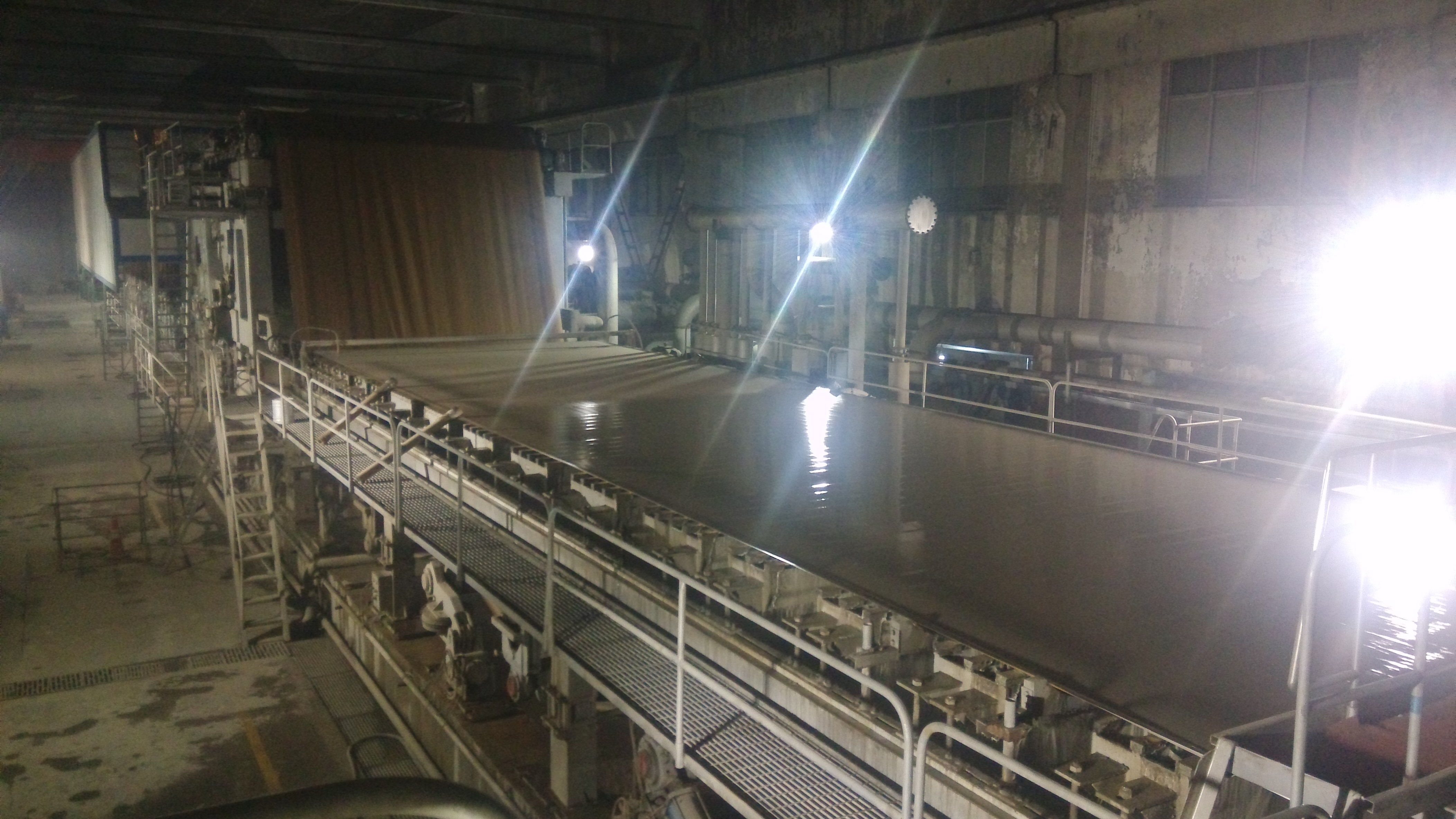 2013年8月，保定華康4200/400普瓦紙機(jī)順利開(kāi)機(jī)